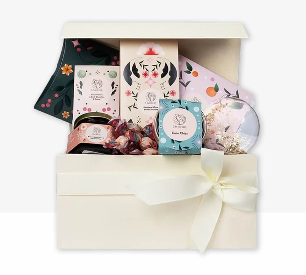 Świąteczne upominki last minute dla firm — gotowe kosze prezentowe, które ratują terminy